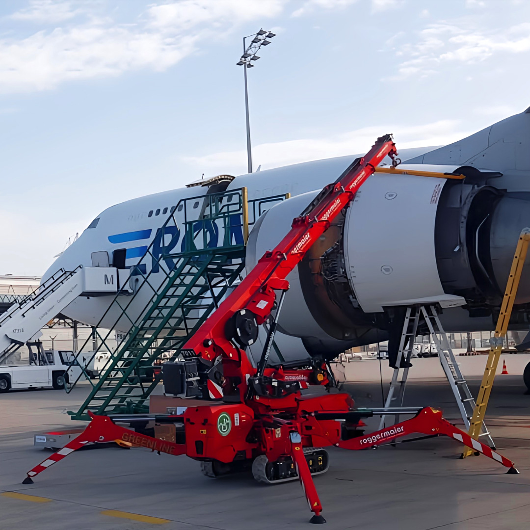 Einsatz einer Roggermaier Raupenbühne an einem Flugzeug