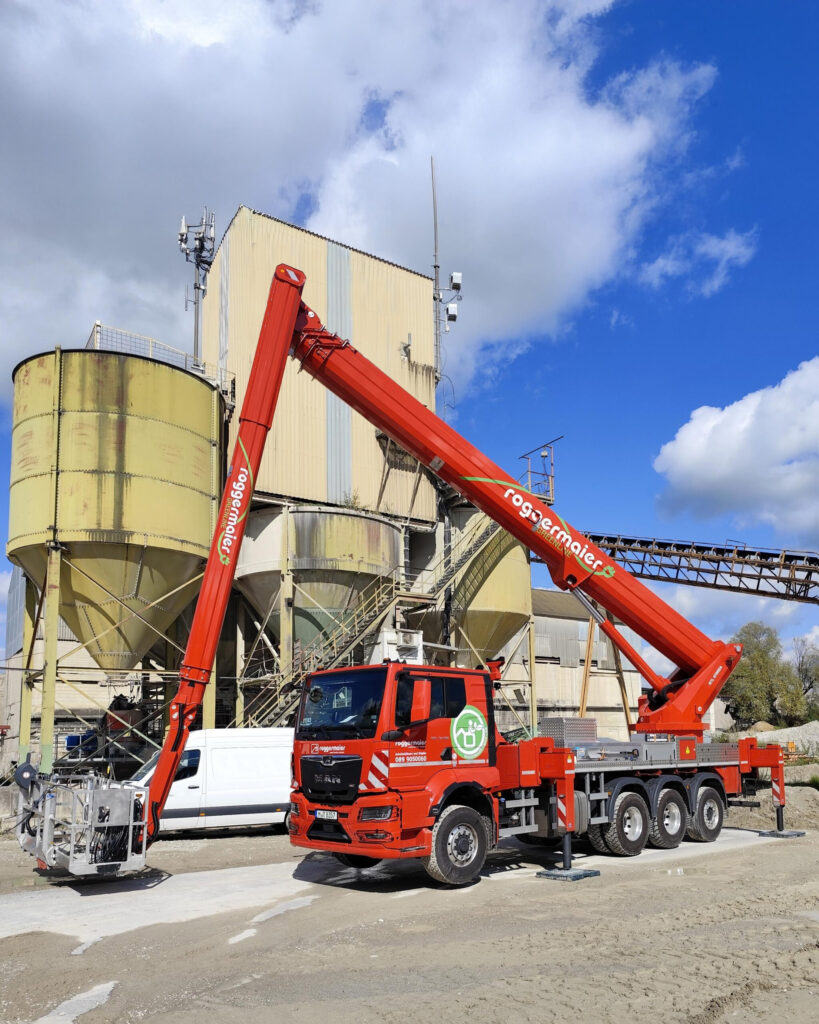 RTL 570 Arbeitsbühne im Einsatz im Betonwerk