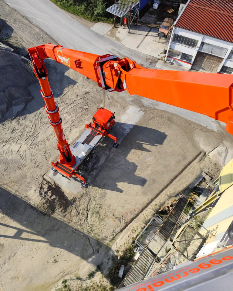 RTL 570 Arbeitsbühne im Einsatz im Betonwerk