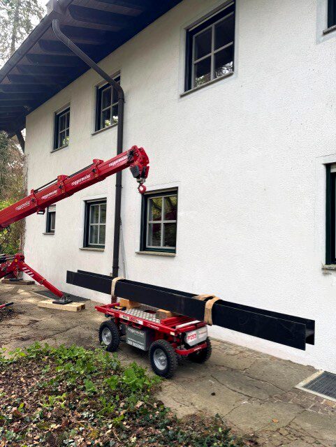 Stahlträger Einbau durch Fenster mit Miniloader